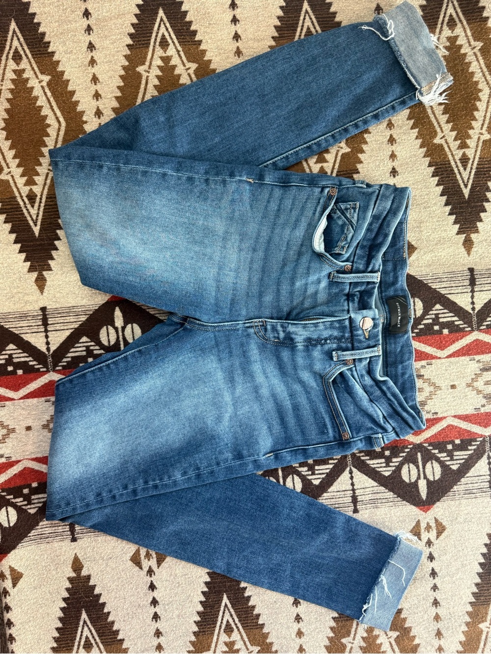 Buckle Women's Ankle Jeans in Medium Blue Wash